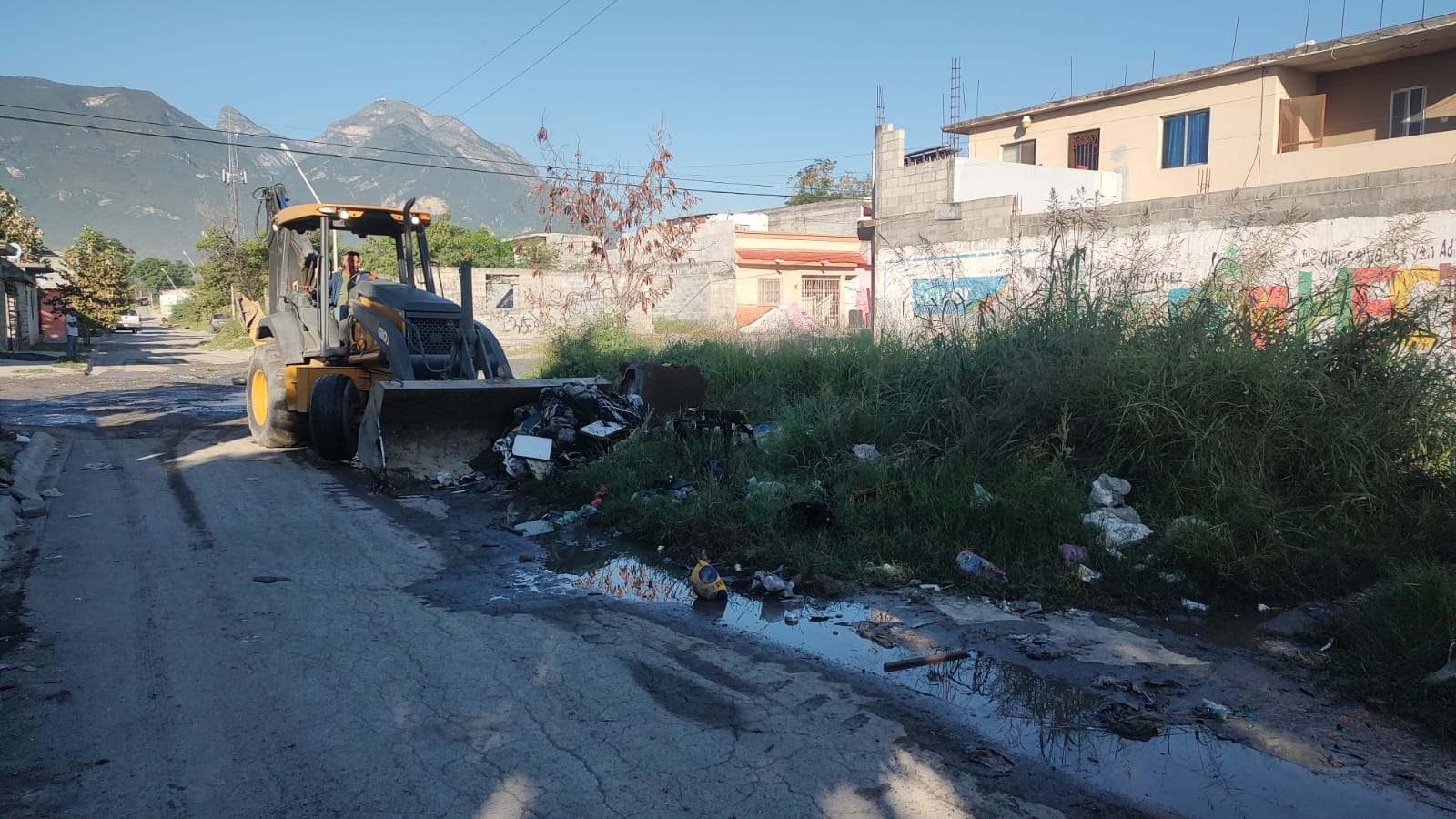 Dan solución a tiradero clandestino en Lomas de Los Naranjos