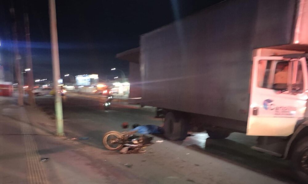 Pierde La Vida Motociclista Tras Chocar Con Cami N Sobre La Avenida