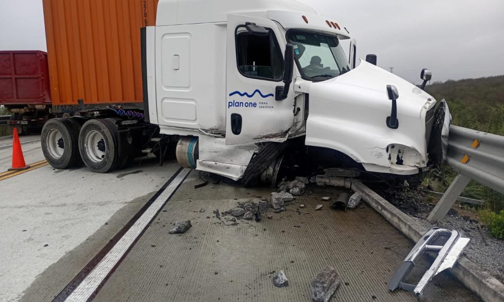 Choca Tráiler contra barrera de contención en el Periférico – Periódico ...